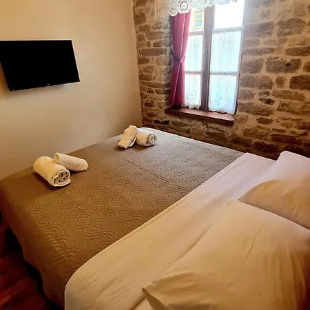 4 3* Gjirokastër