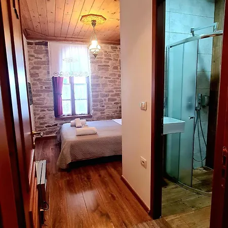 4 Hotel